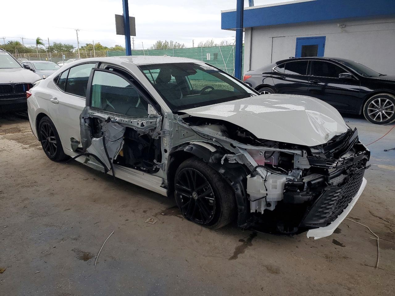 2025 TOYOTA CAMRY XSE photo 4