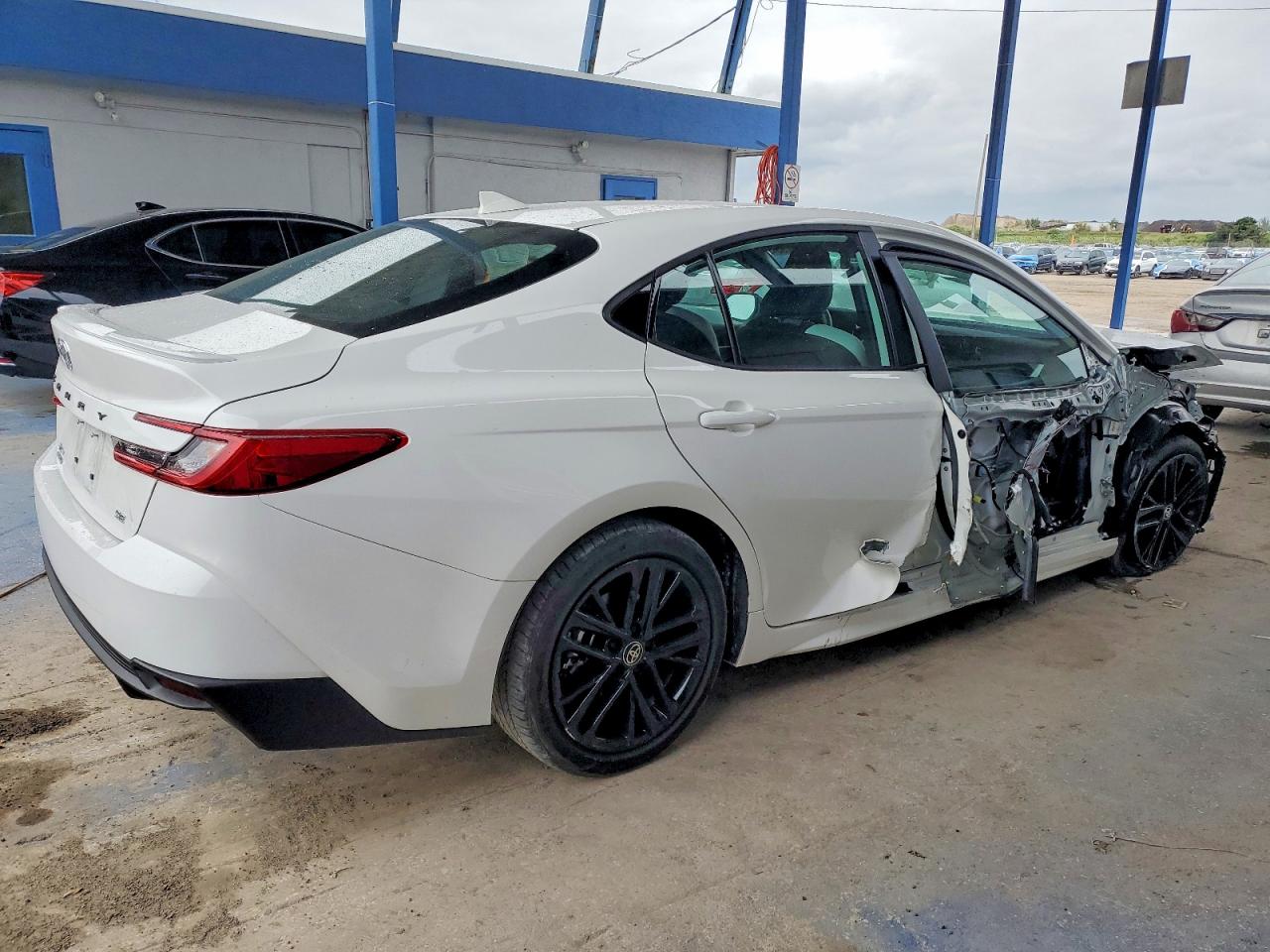 2025 TOYOTA CAMRY XSE photo 3