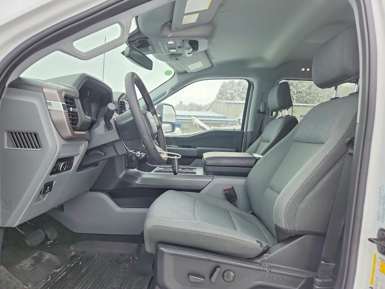 2025 FORD F150 XLT photo 13