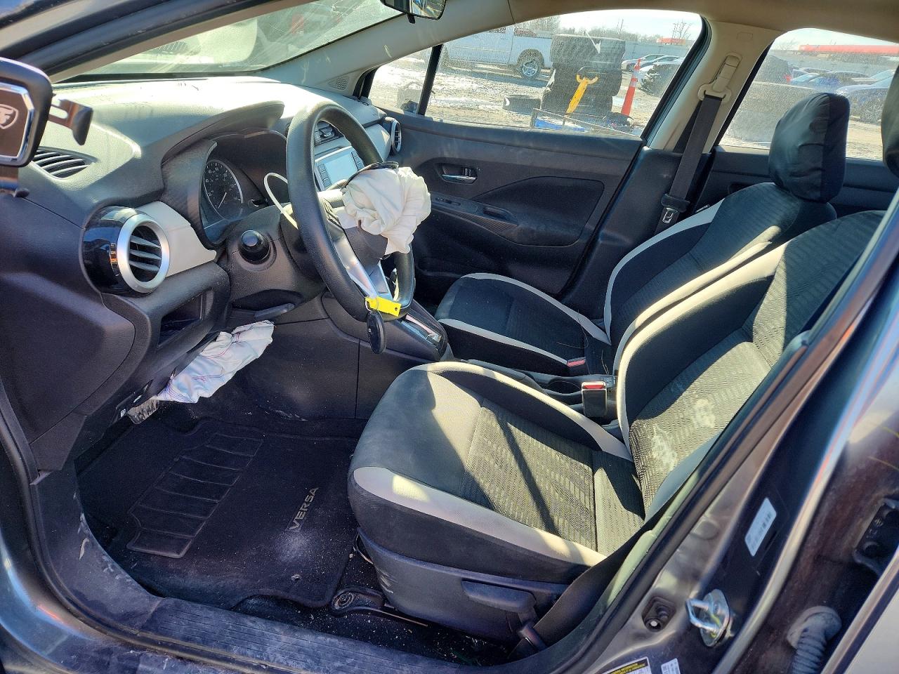 2021 NISSAN VERSA SV photo 19