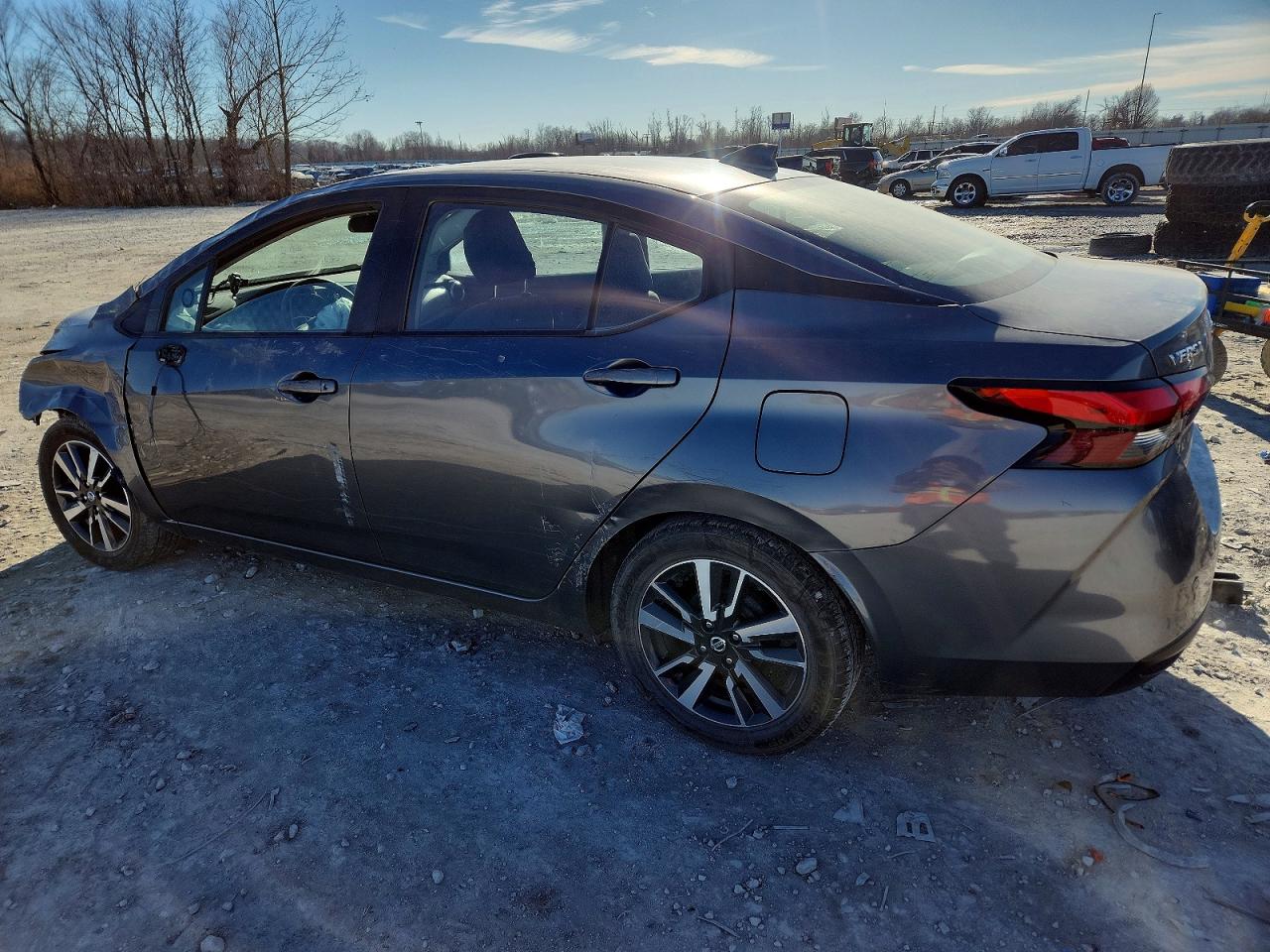 2021 NISSAN VERSA SV photo 4