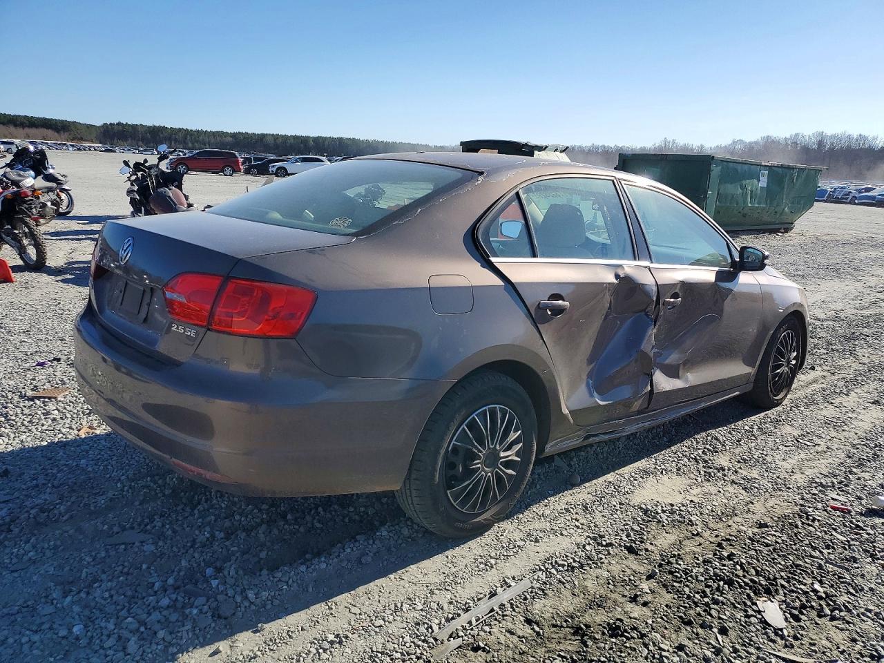 2013 VOLKSWAGEN JETTA SE photo 3