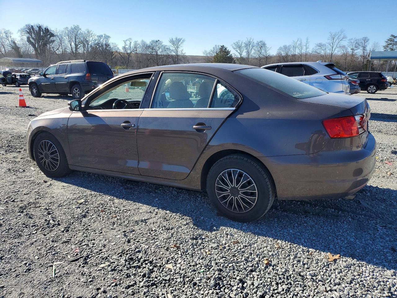 2013 VOLKSWAGEN JETTA SE photo 2