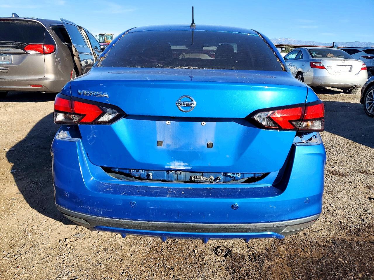 2020 NISSAN VERSA S photo 11