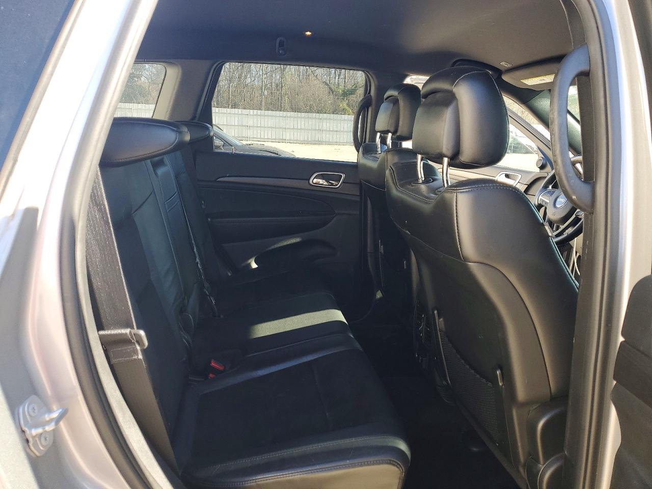 2018 JEEP GRAND CHEROKEE LAREDO photo 28