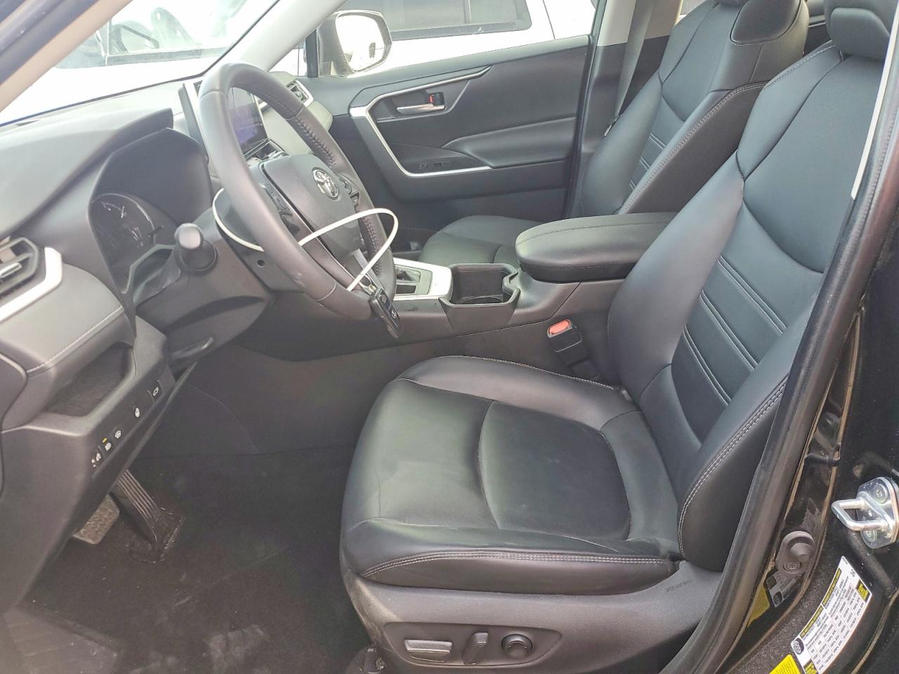 2024 TOYOTA RAV4 XLE PREMIUM photo 25