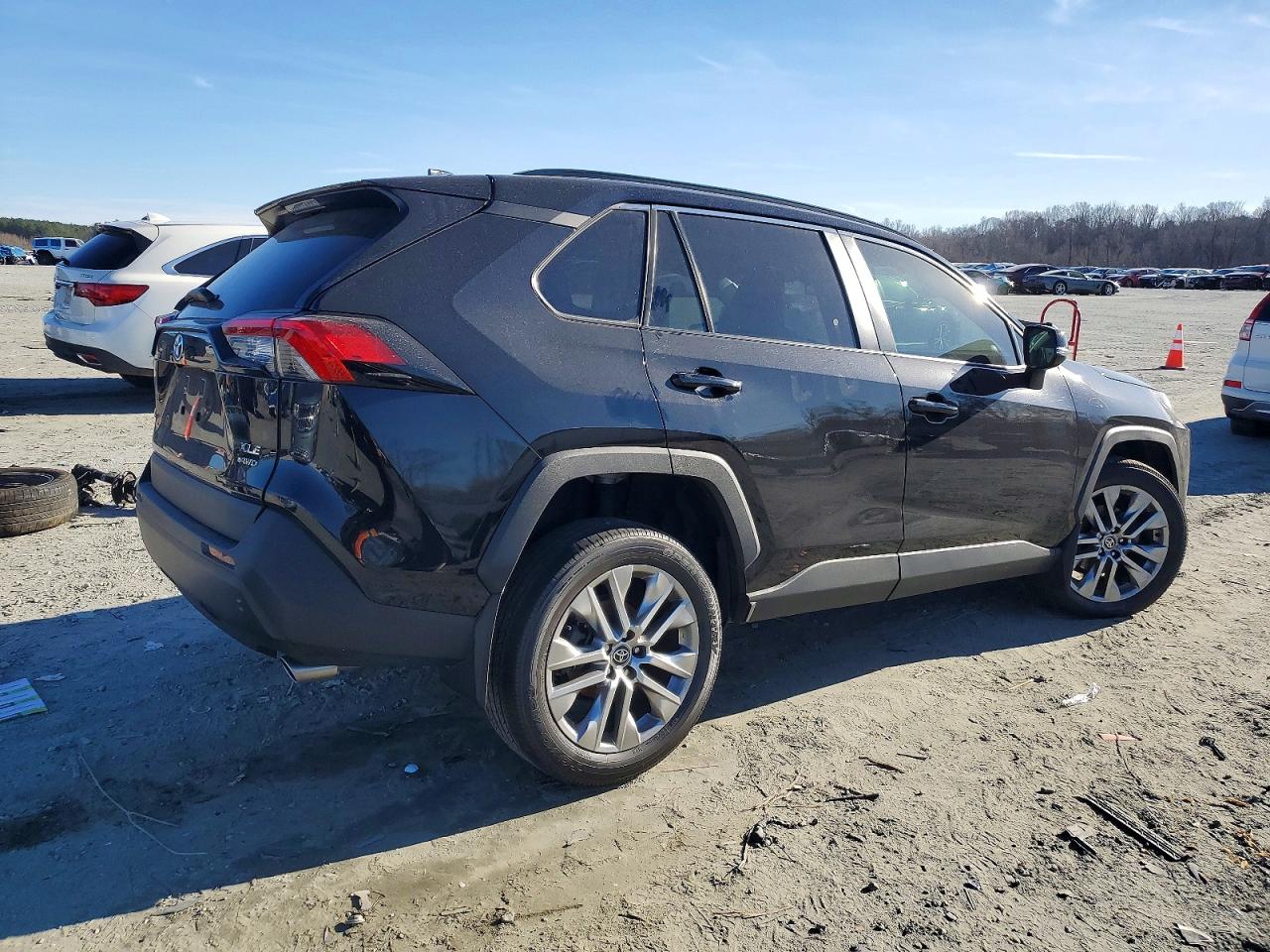 2024 TOYOTA RAV4 XLE PREMIUM photo 9