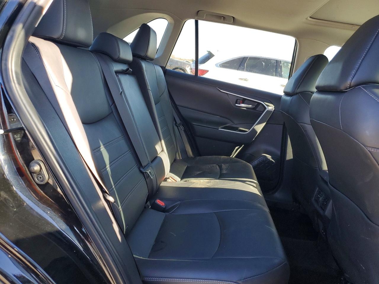 2024 TOYOTA RAV4 XLE PREMIUM photo 41
