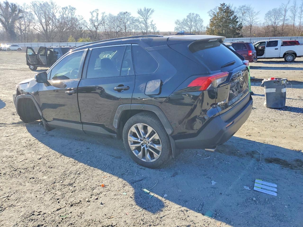2024 TOYOTA RAV4 XLE PREMIUM photo 5