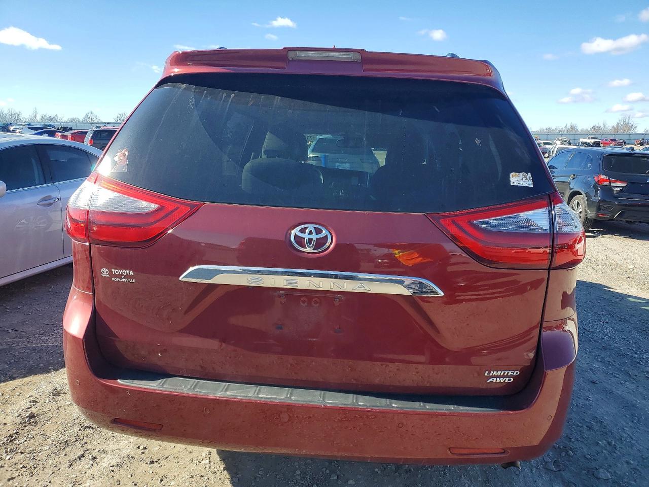 2020 TOYOTA SIENNA XLE photo 11