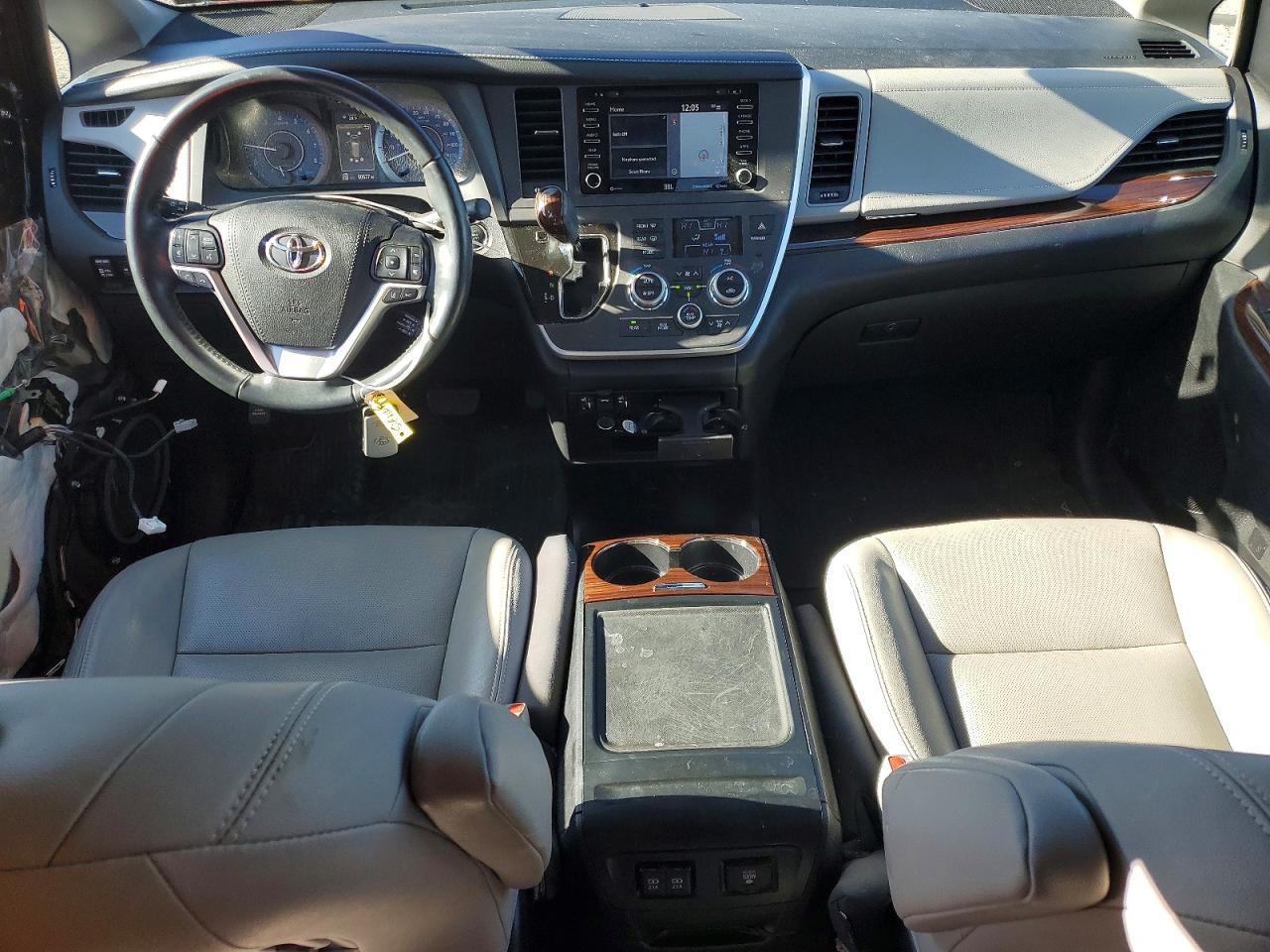 2020 TOYOTA SIENNA XLE photo 15