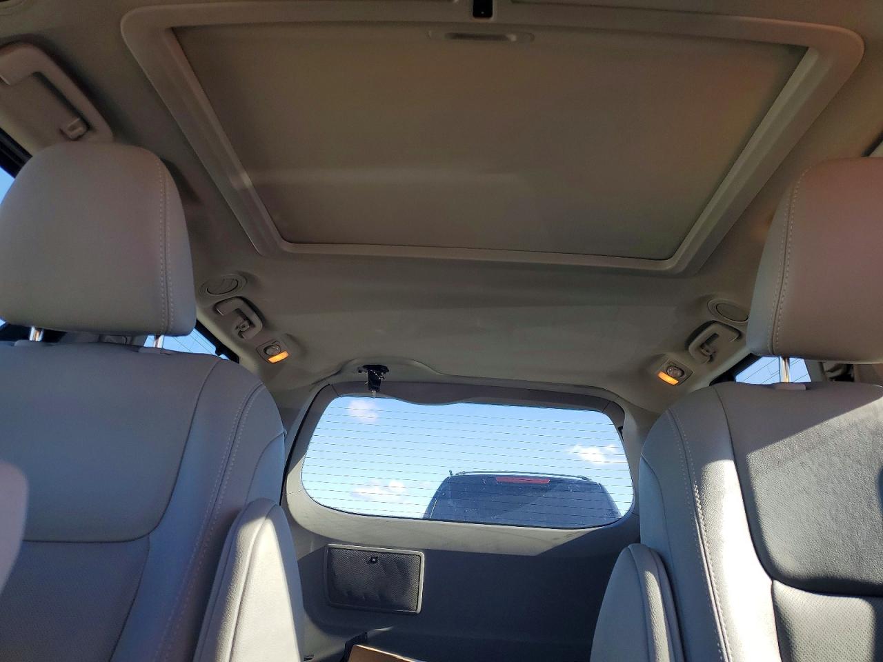 2020 TOYOTA SIENNA XLE photo 19