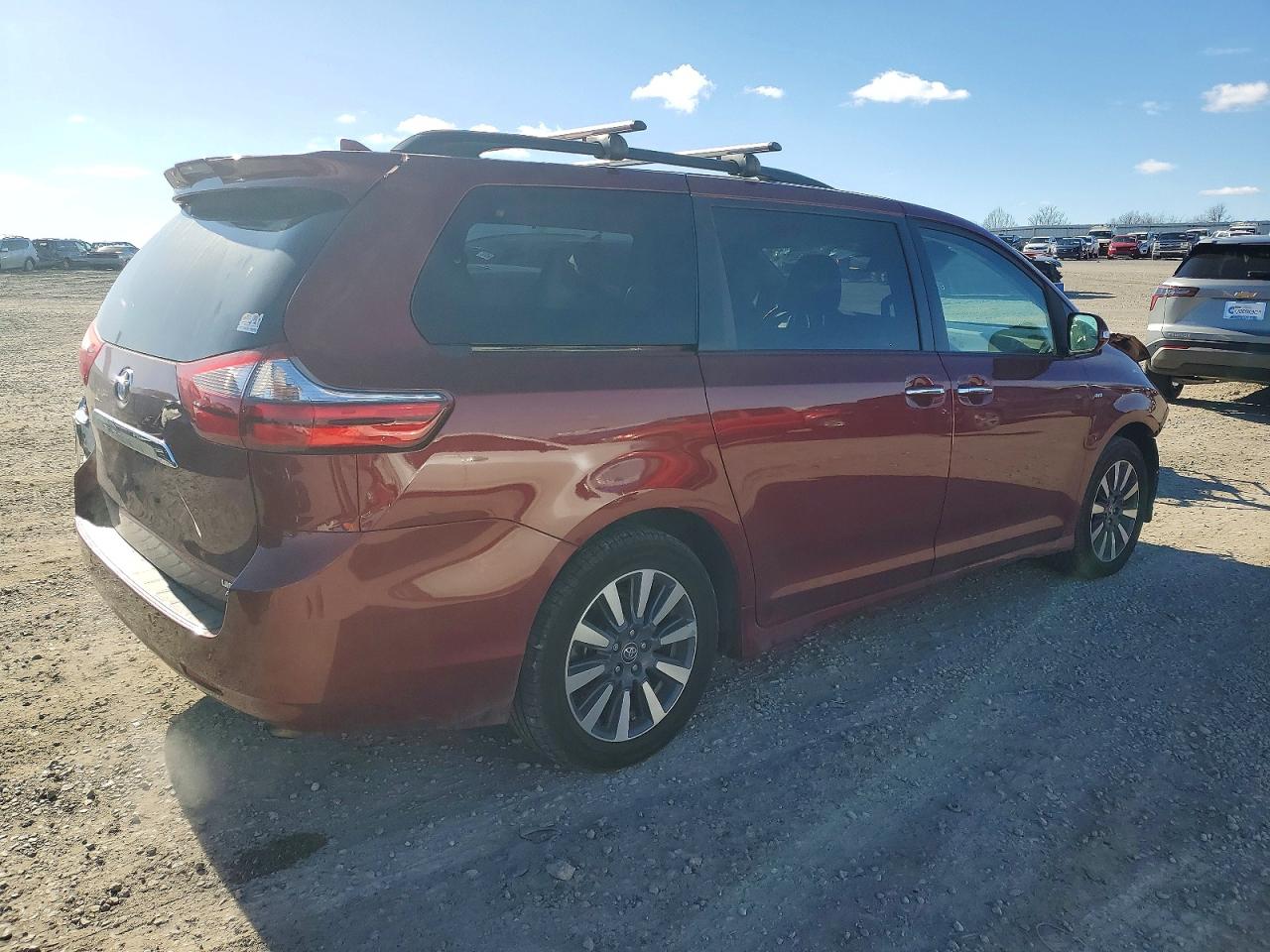 2020 TOYOTA SIENNA XLE photo 5