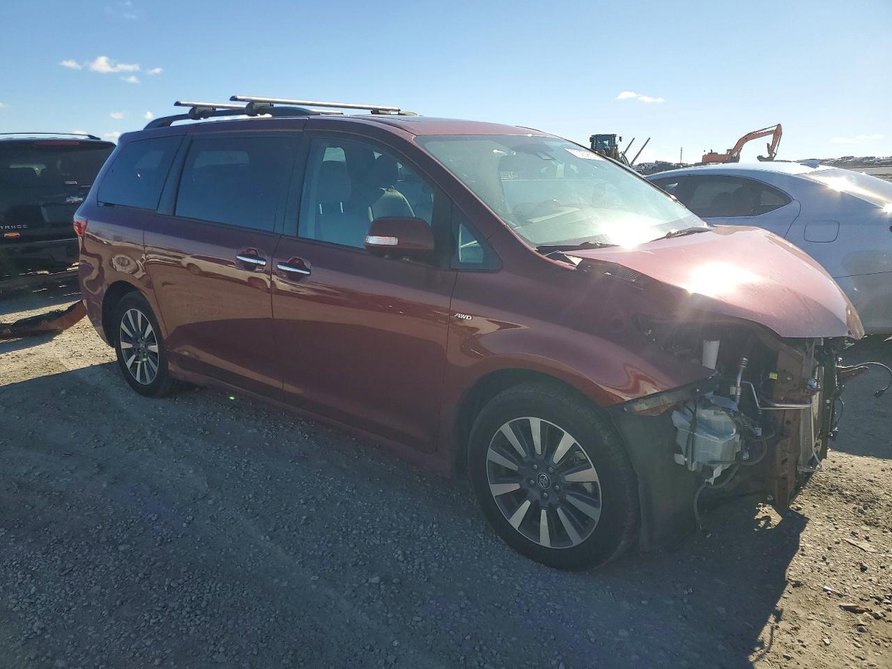 2020 TOYOTA SIENNA XLE photo 7