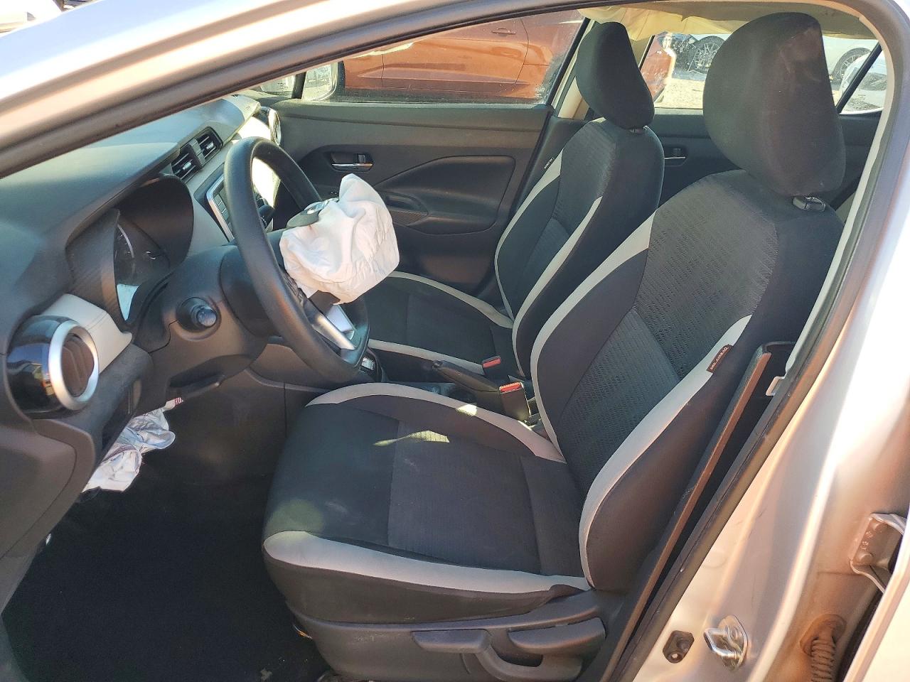 2020 NISSAN VERSA SV photo 13