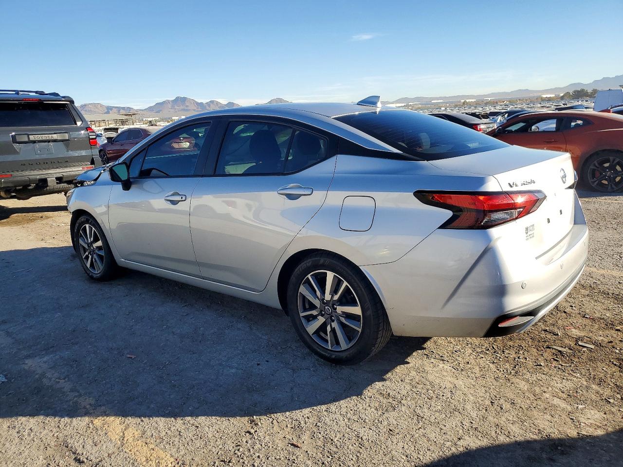 2020 NISSAN VERSA SV photo 3