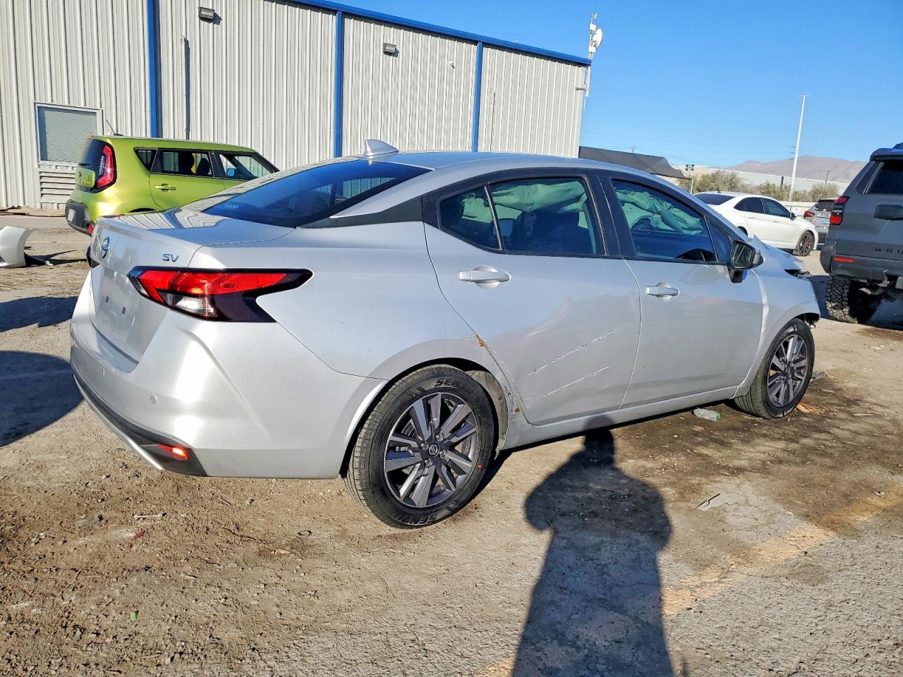 2020 NISSAN VERSA SV photo 5