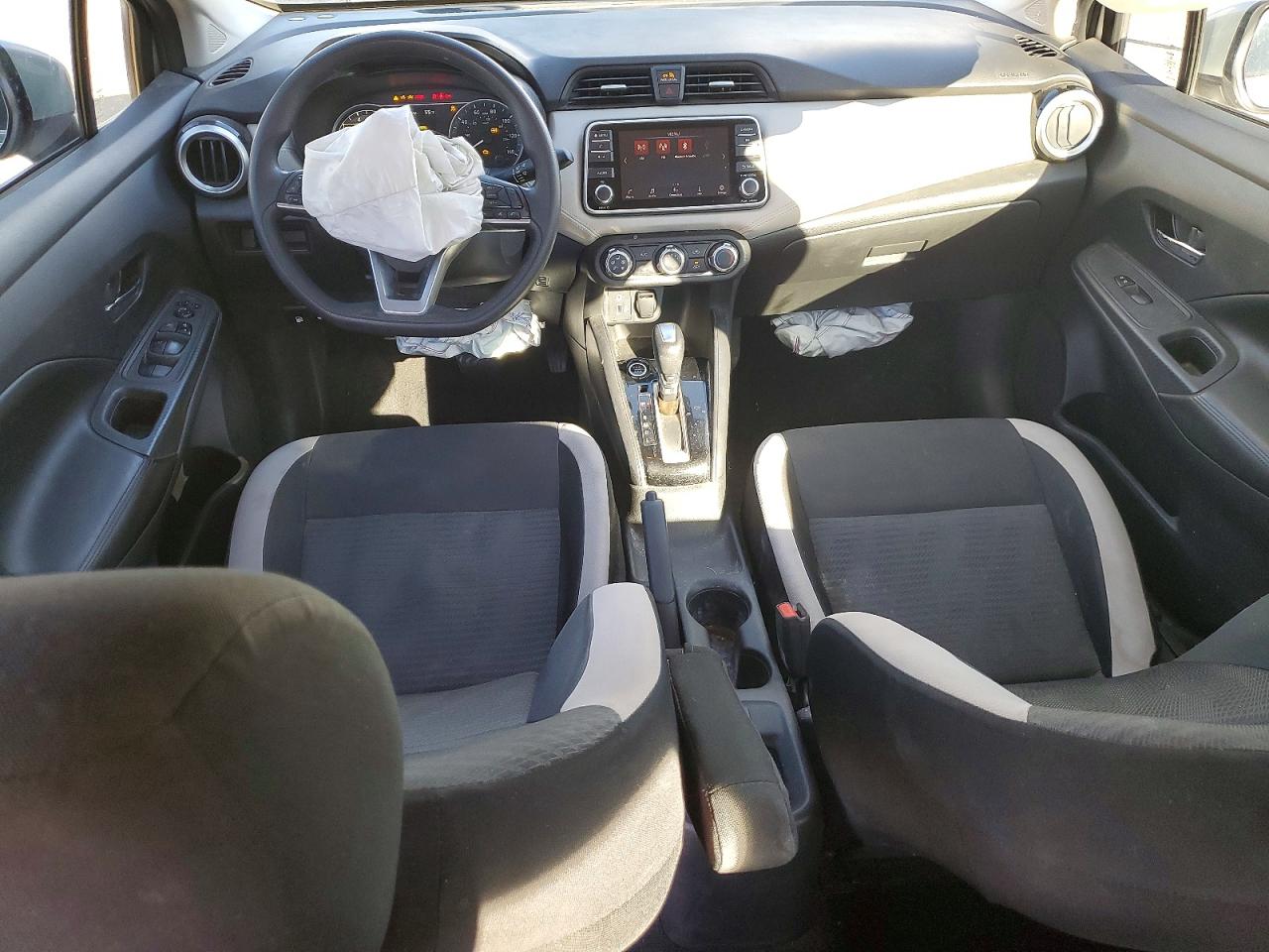 2020 NISSAN VERSA SV photo 15