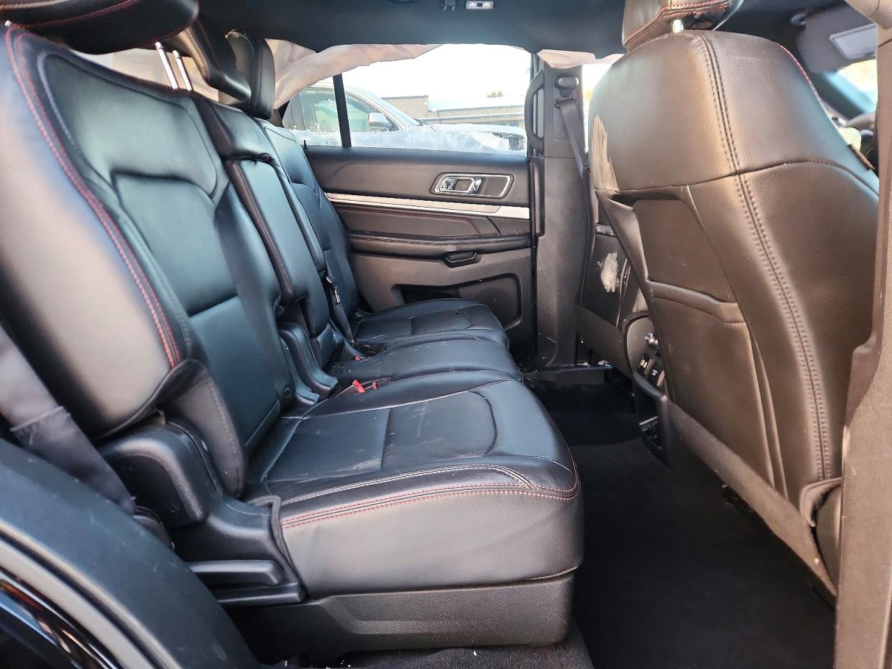 2018 FORD SUBN photo 21