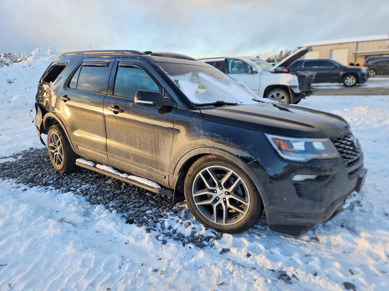 2018 FORD SUBN photo 7