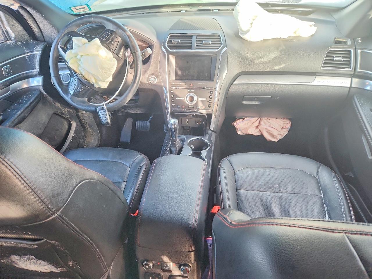 2018 FORD SUBN photo 15