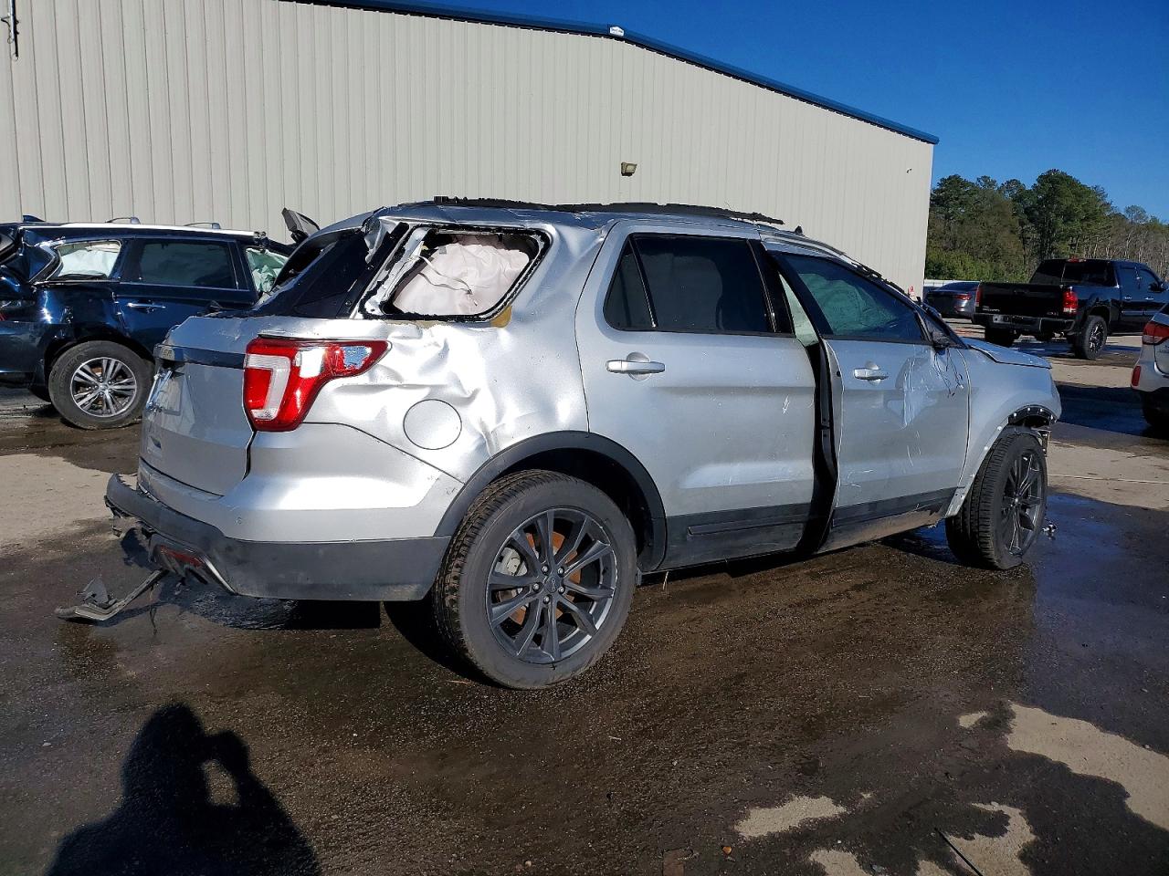 2017 FORD EXPLORER XLT photo 7
