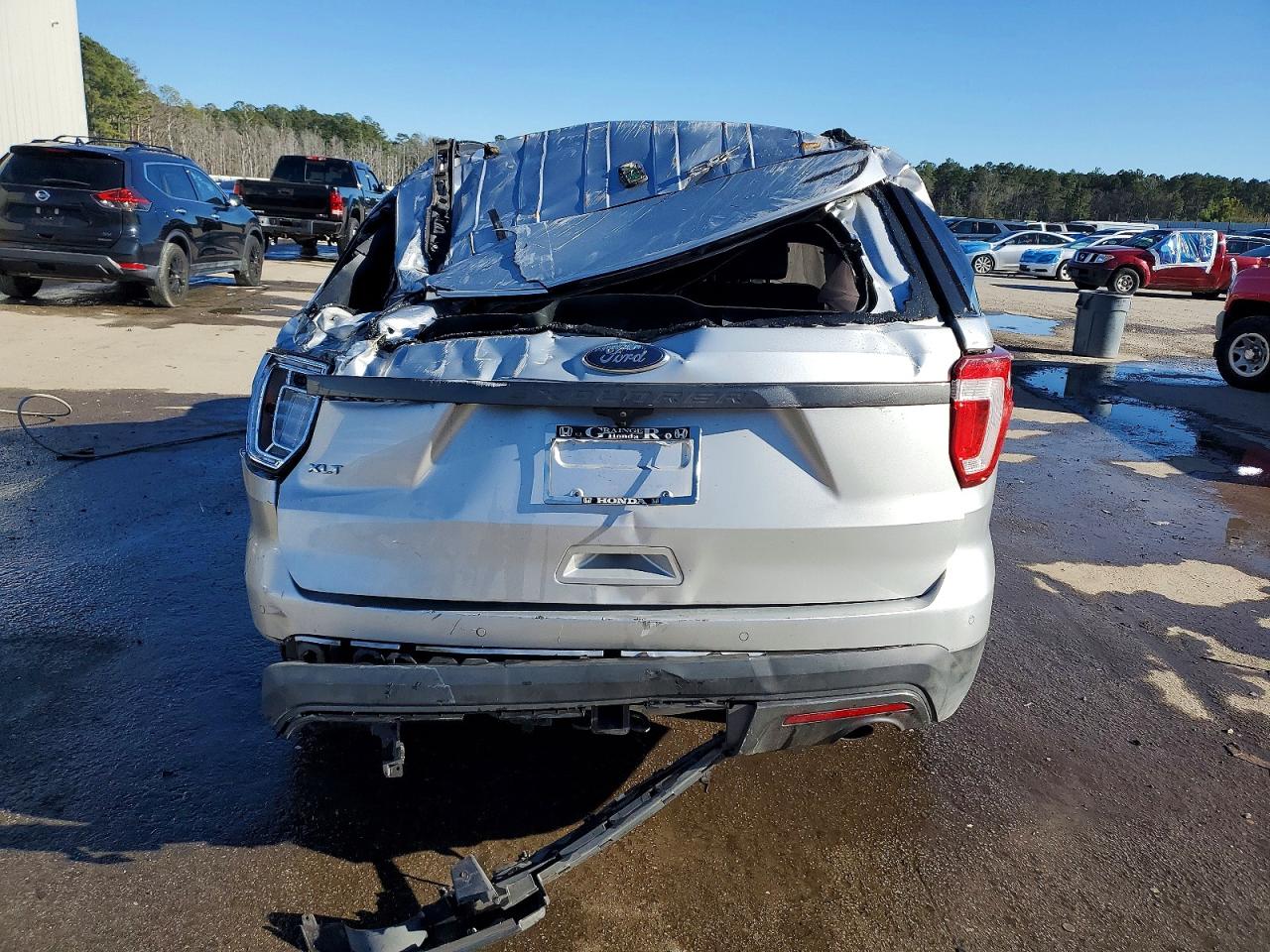 2017 FORD EXPLORER XLT photo 16
