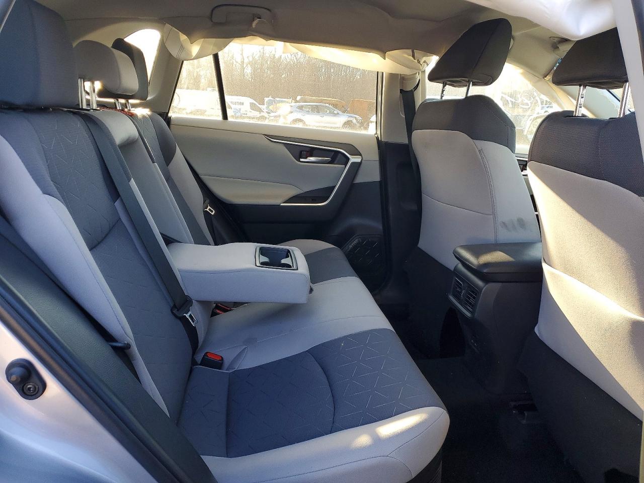 2024 TOYOTA RAV4 XLE photo 10