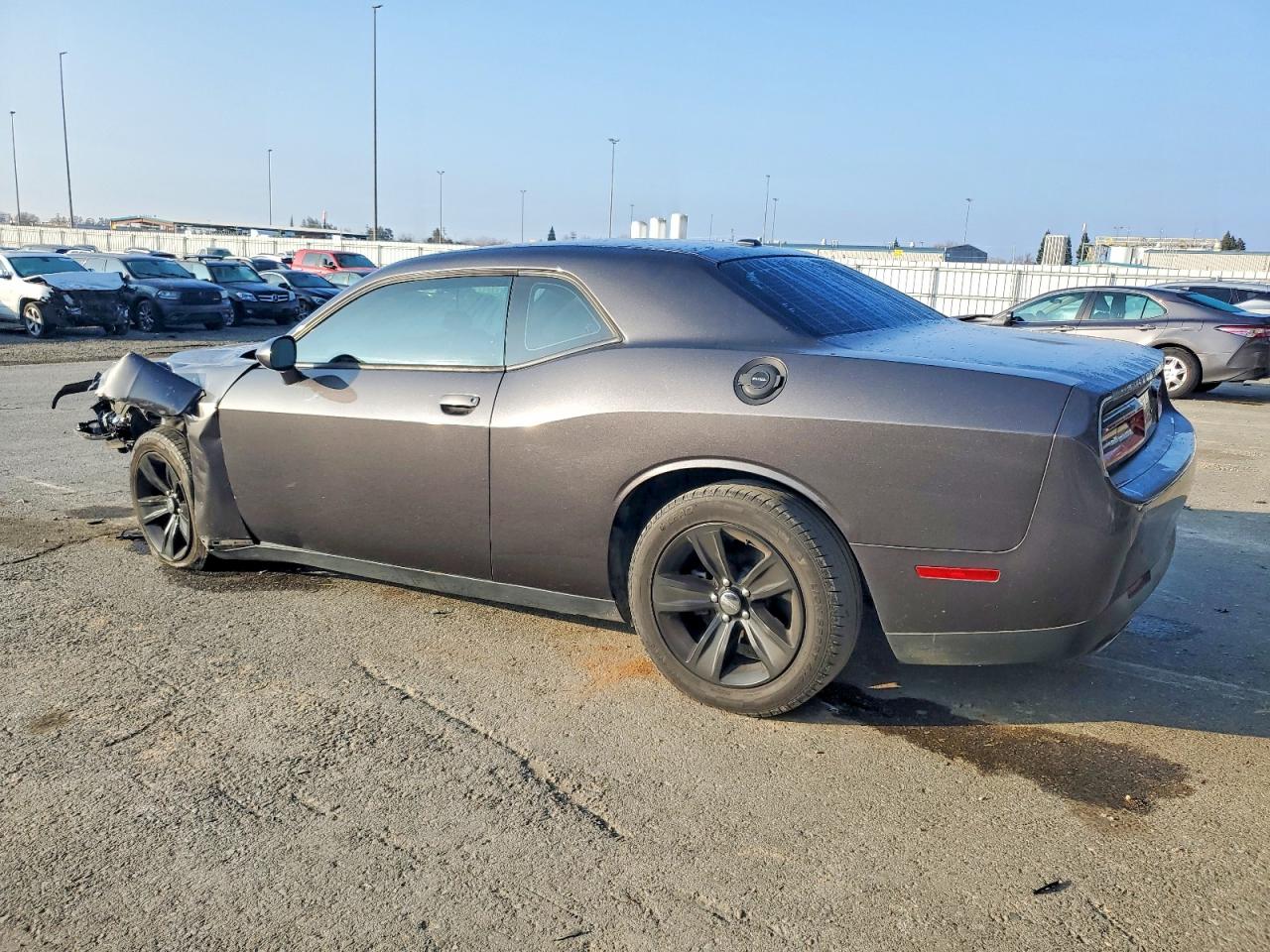 2016 DODGE CHALLENGER SXT photo 4