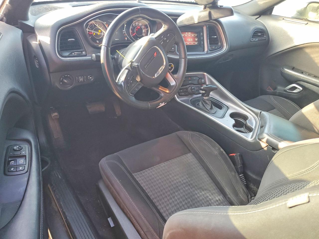2016 DODGE CHALLENGER SXT photo 22