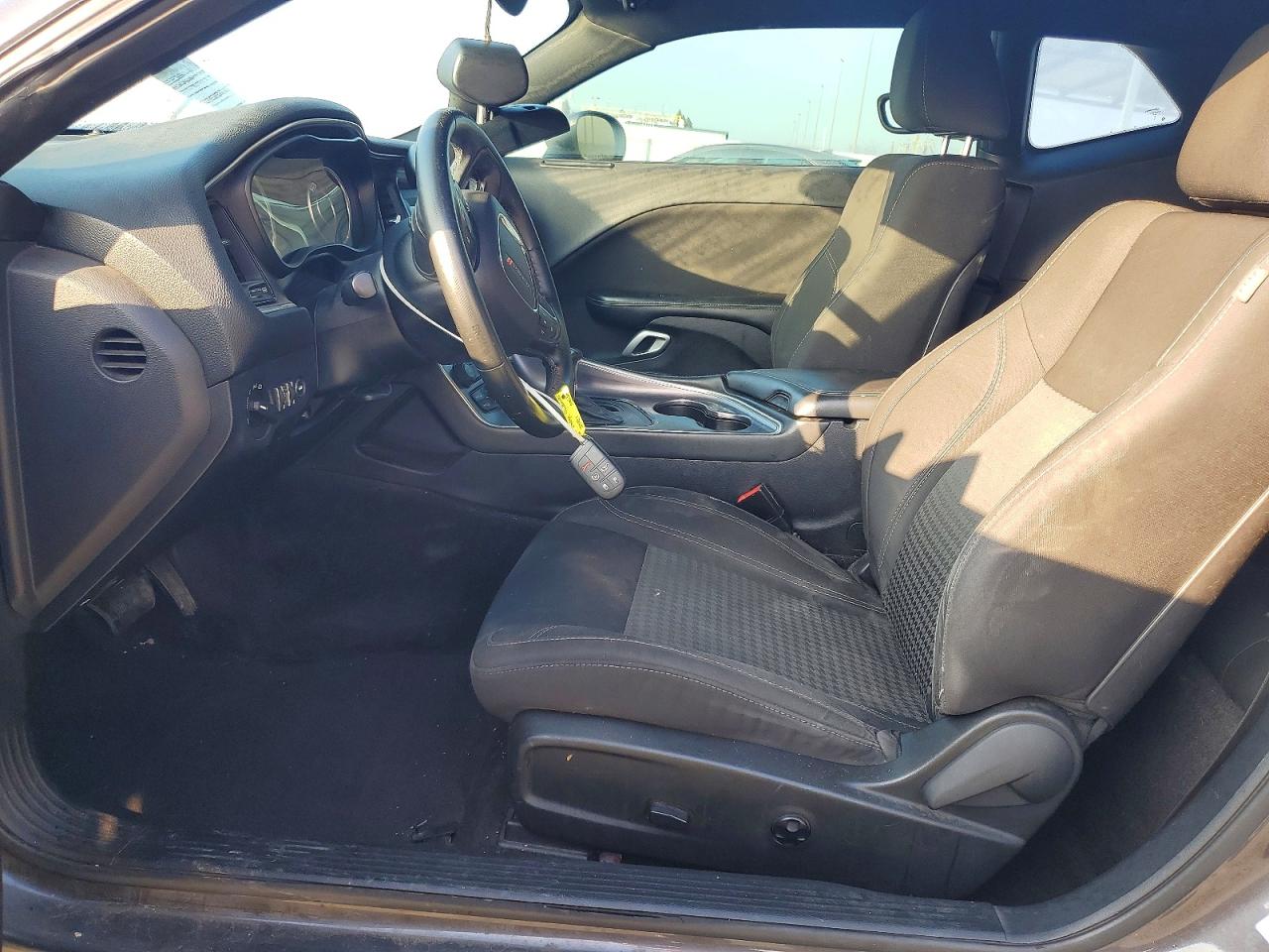 2016 DODGE CHALLENGER SXT photo 19