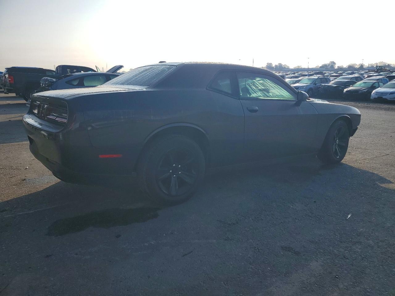 2016 DODGE CHALLENGER SXT photo 7
