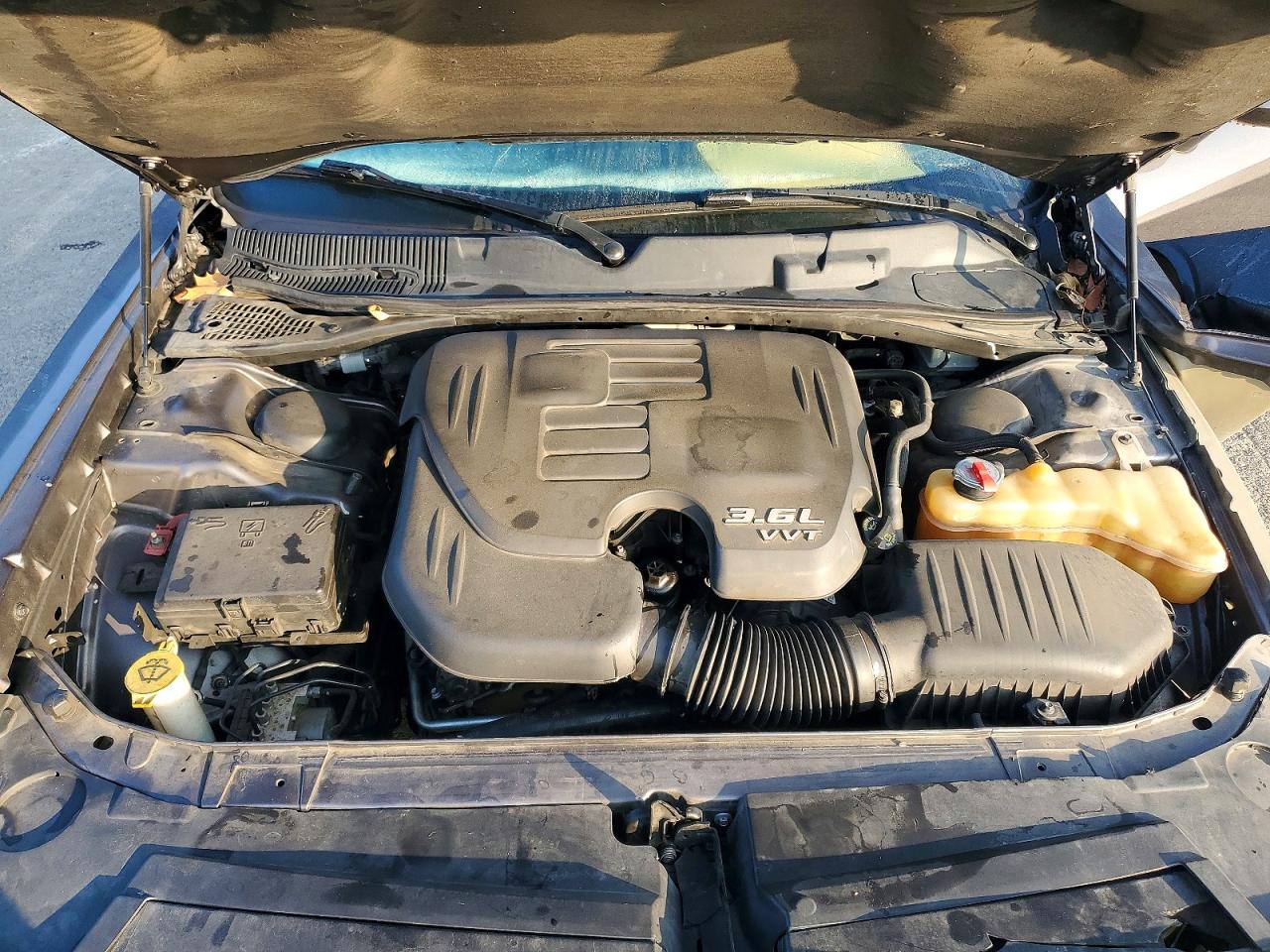 2016 DODGE CHALLENGER SXT photo 31