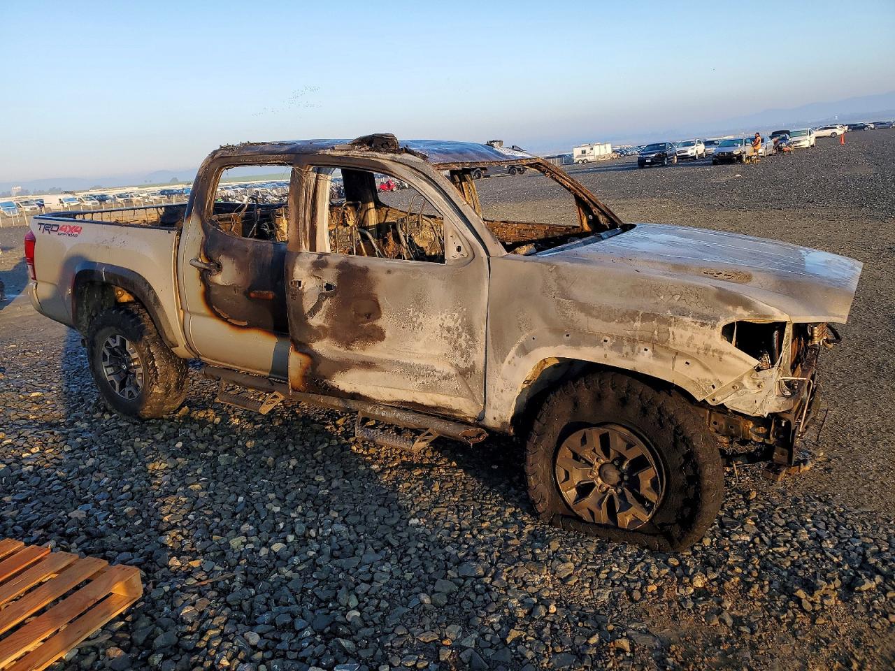 2019 TOYOTA TACOMA DOUBLE CAB photo 4