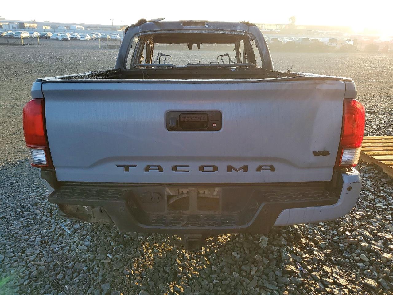 2019 TOYOTA TACOMA DOUBLE CAB photo 6