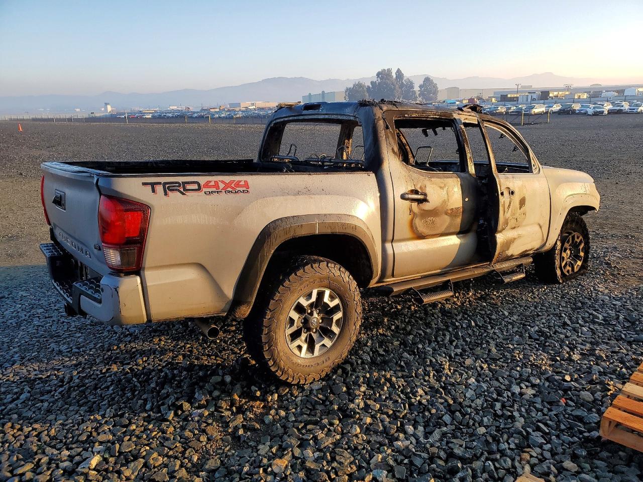 2019 TOYOTA TACOMA DOUBLE CAB photo 3