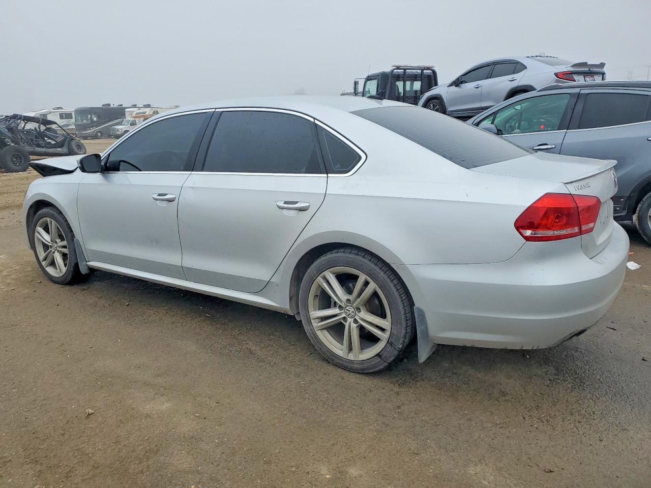 2014 VOLKSWAGEN PASSAT SE photo 3