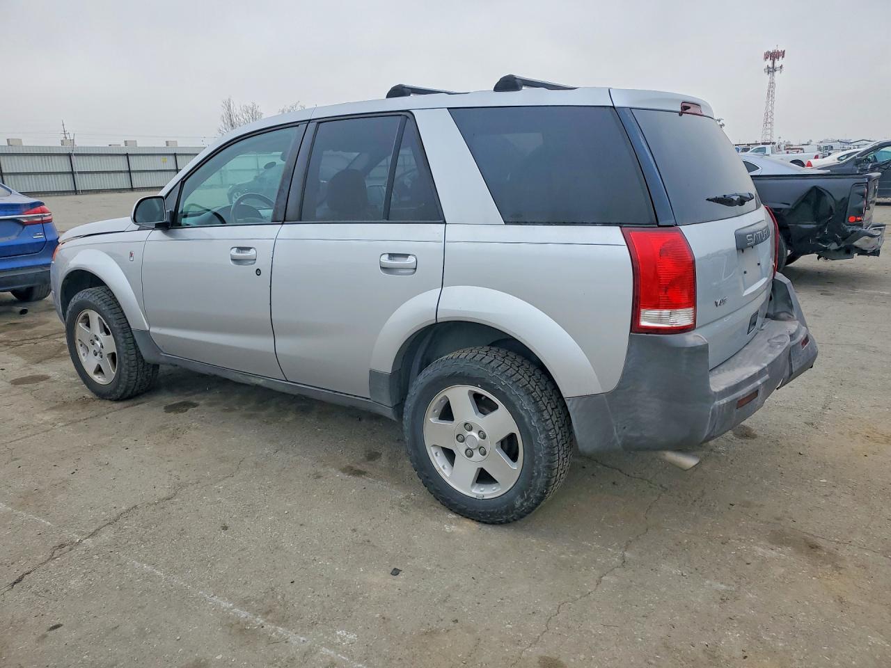 2005 SATURN VUE photo 2