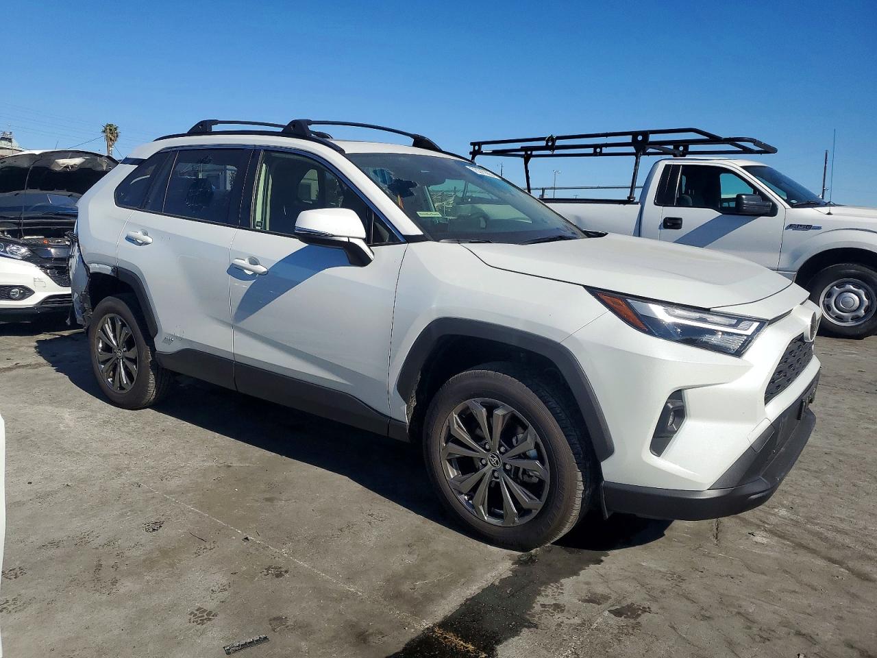 2025 TOYOTA RAV4 XLE PREMIUM photo 4