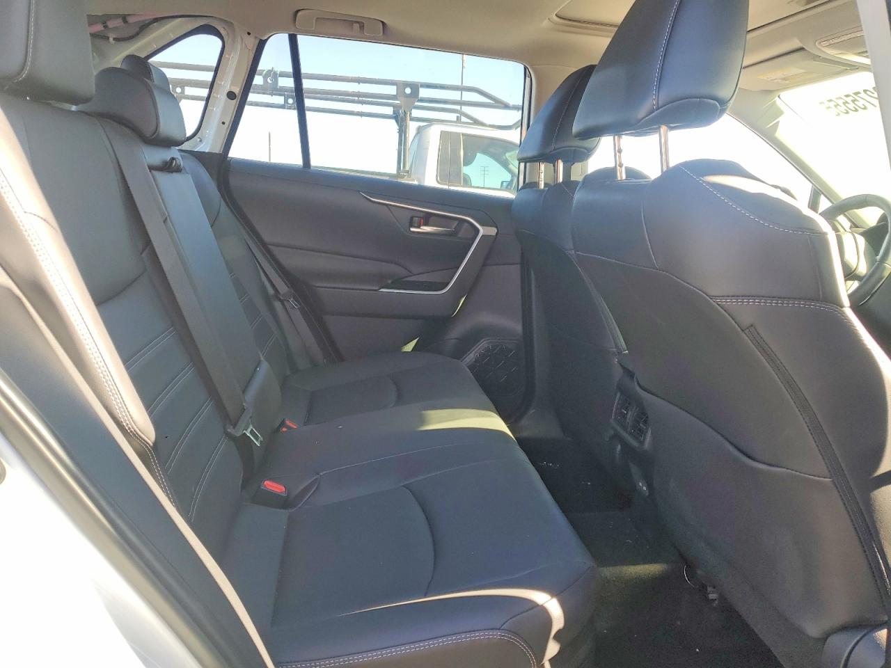 2025 TOYOTA RAV4 XLE PREMIUM photo 10