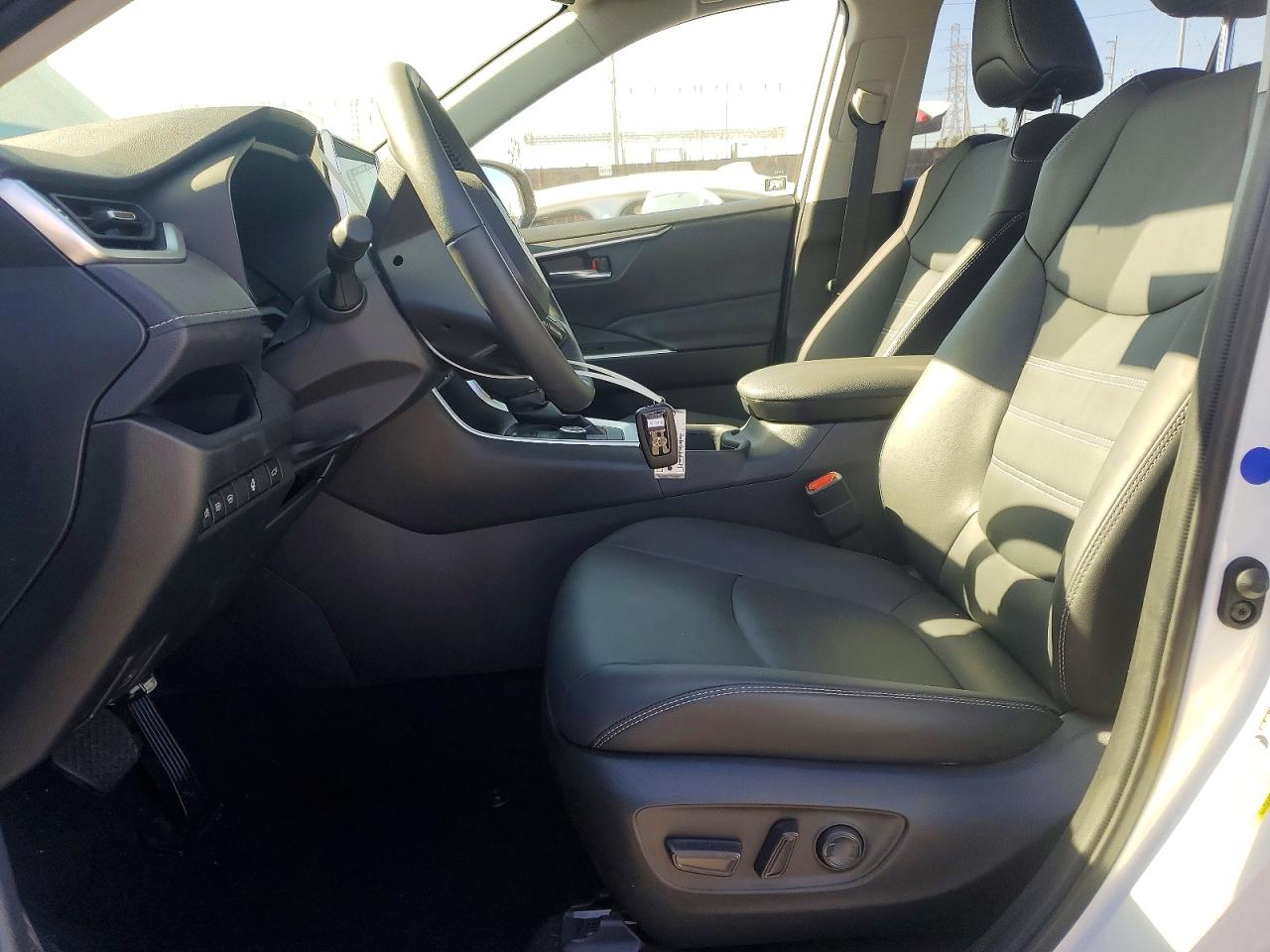 2025 TOYOTA RAV4 XLE PREMIUM photo 7