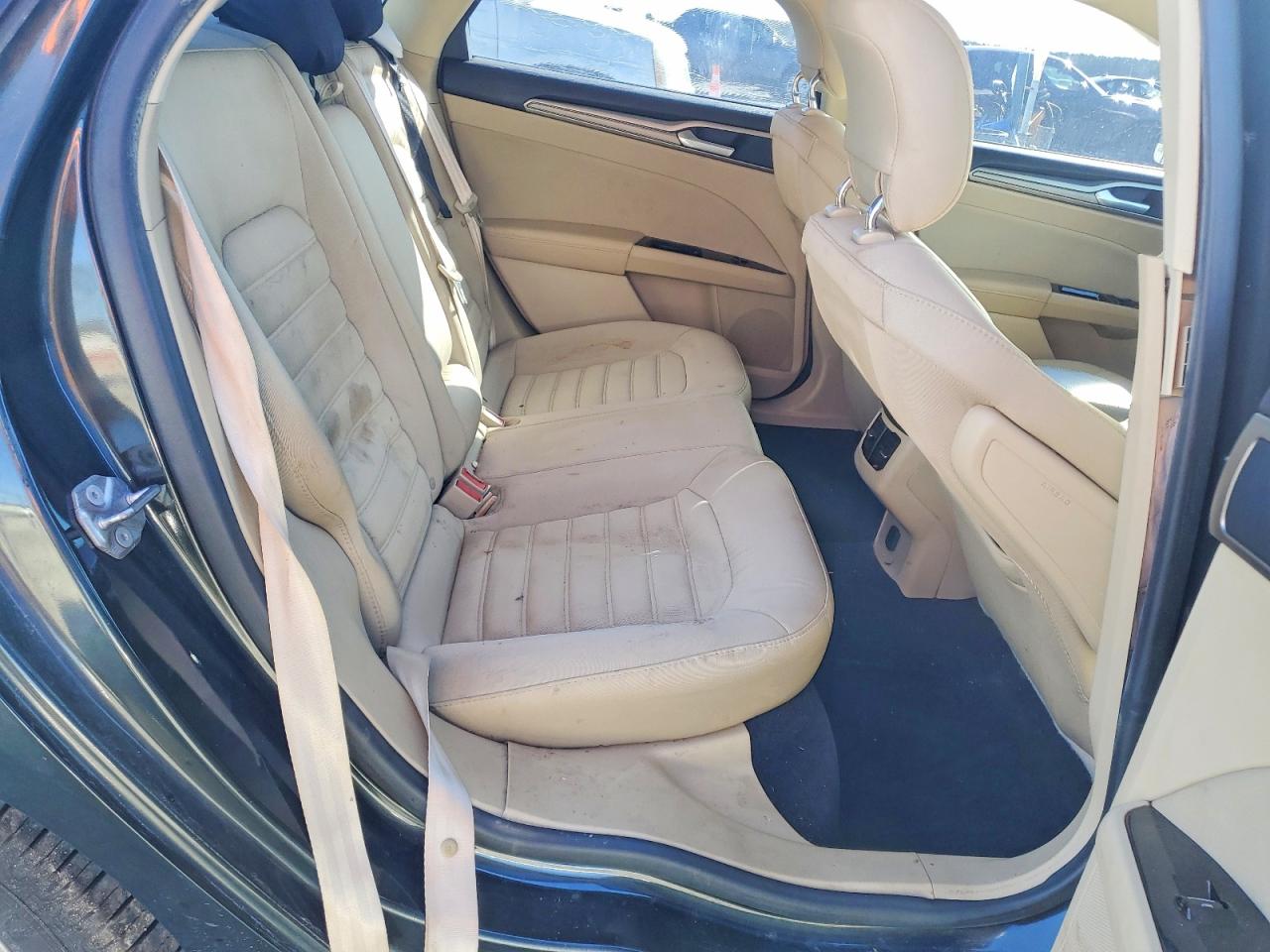 2015 FORD FUSION SE photo 10