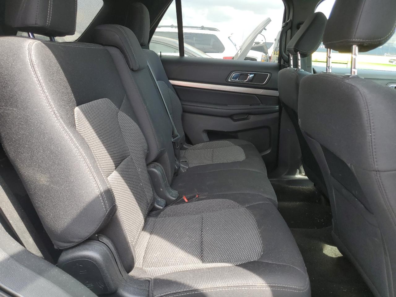 2018 FORD EXPLORER XLT photo 11