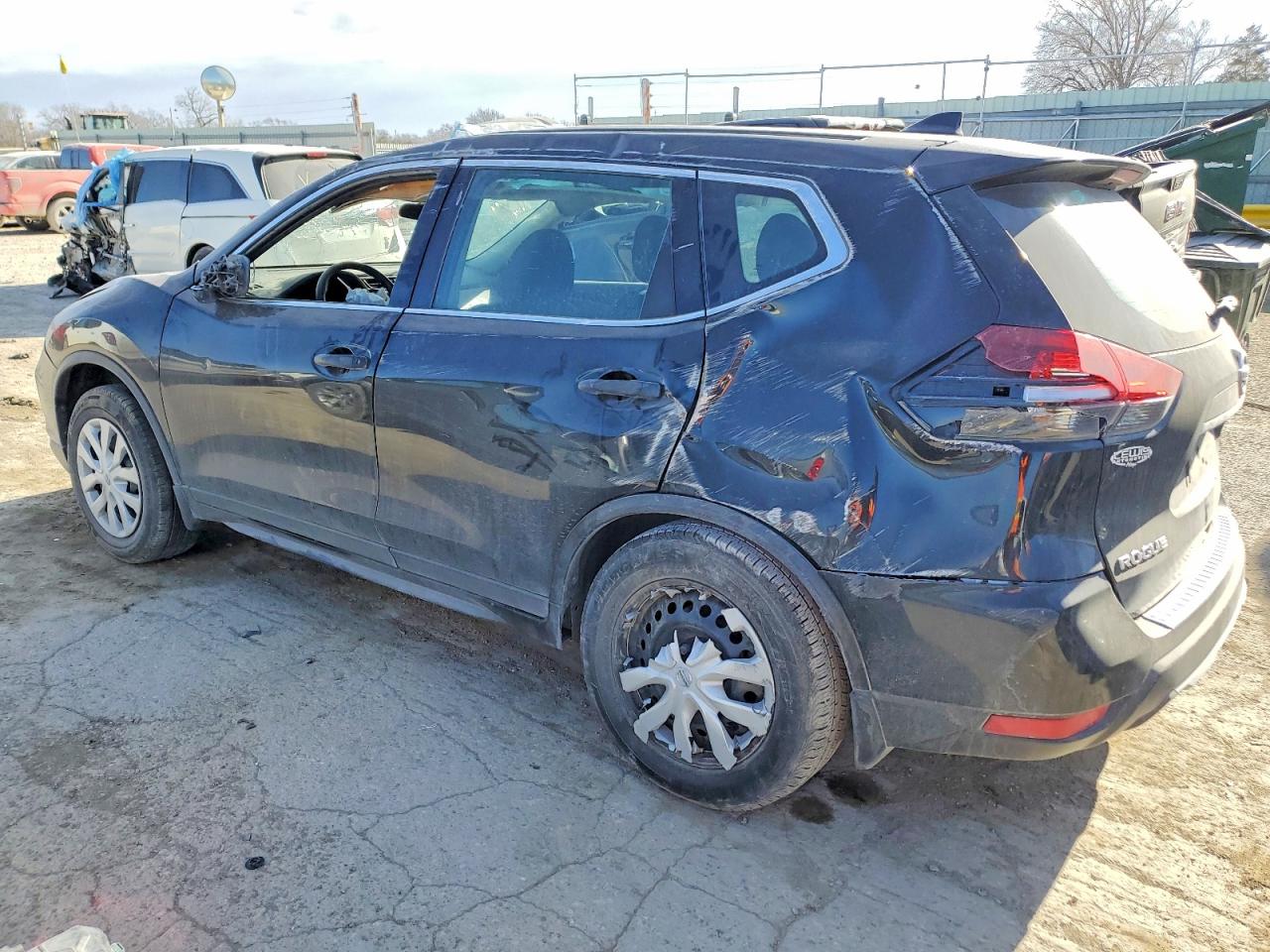2020 NISSAN ROGUE S photo 2