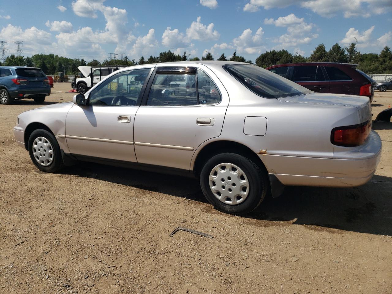 1996 TOYOTA CAMRY DX photo 2