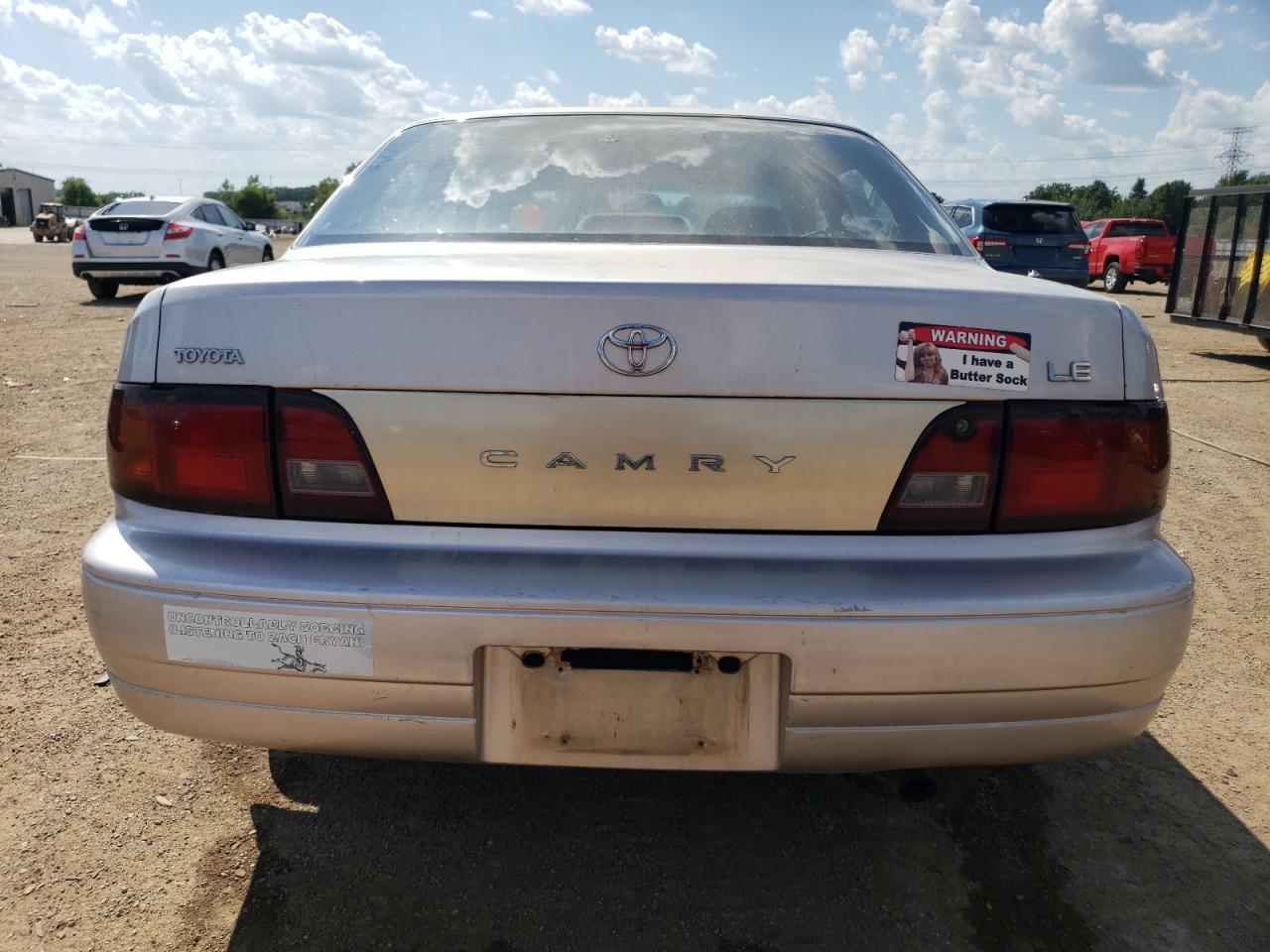 1996 TOYOTA CAMRY DX photo 6