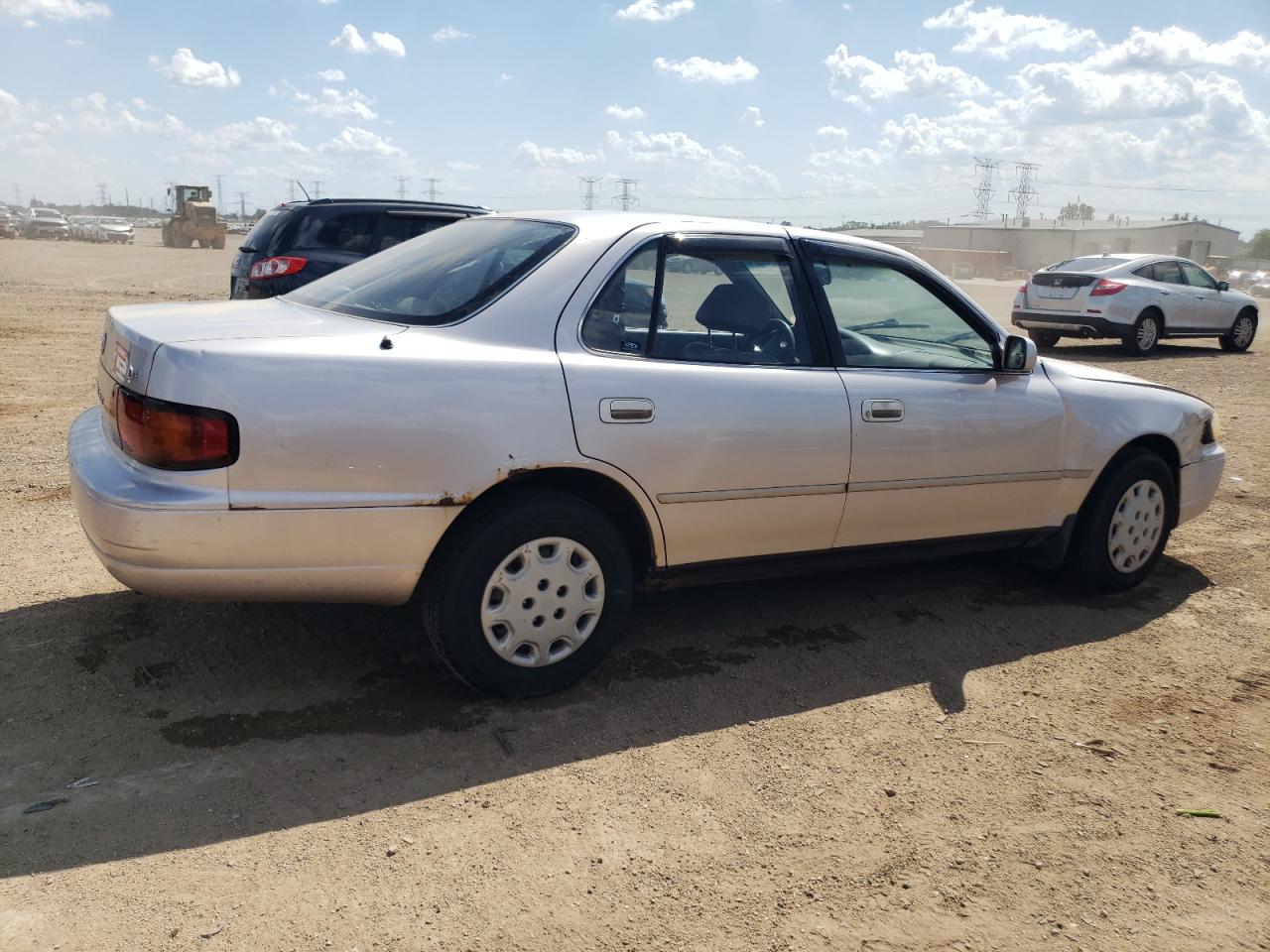 1996 TOYOTA CAMRY DX photo 3