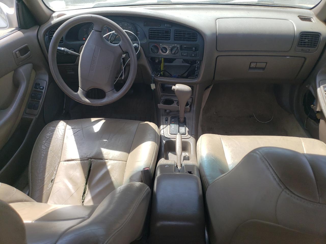 1996 TOYOTA CAMRY DX photo 8