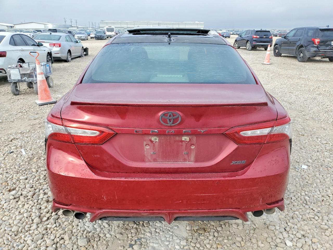 2018 TOYOTA CAMRY XSE photo 6