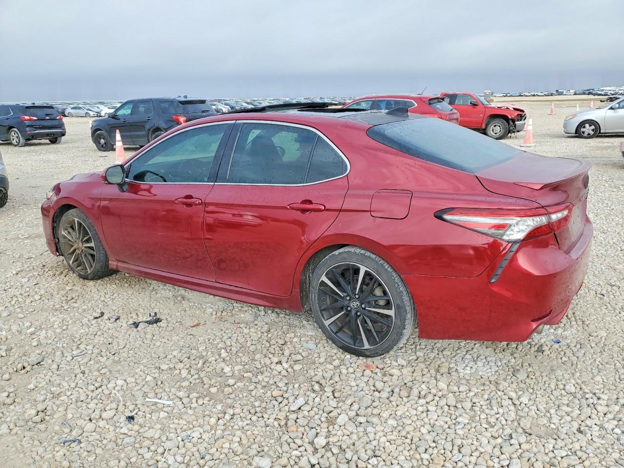 2018 TOYOTA CAMRY XSE photo 2